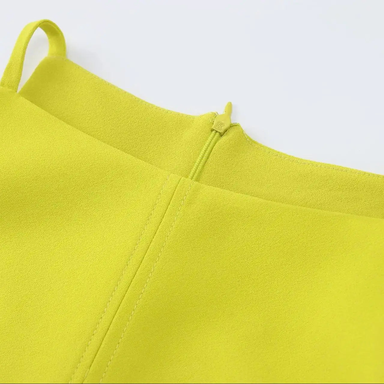 Robe Courte Col Droit Sans Manches Slim Fit